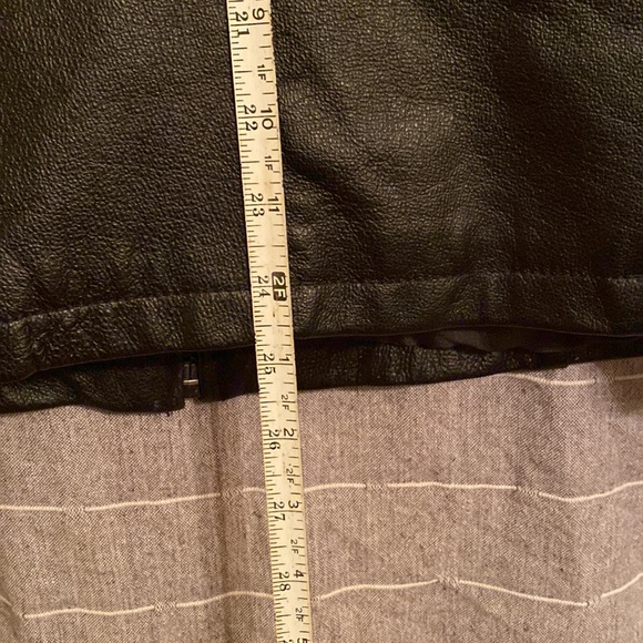 EUC Black Leather Jacket size large - Picture 13 of 13